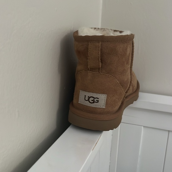 UGG mini women’s classic boot, chestnut, worn once - Picture 4 of 5